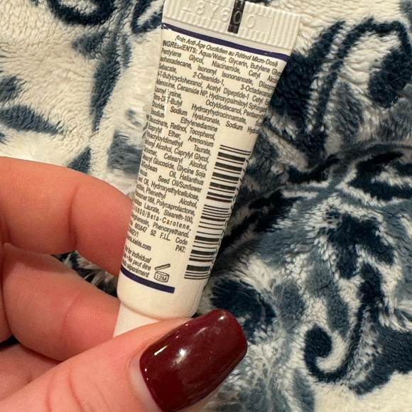 kiehl’s retinol serum - Picture 2 of 2